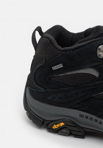 Походные ботинки