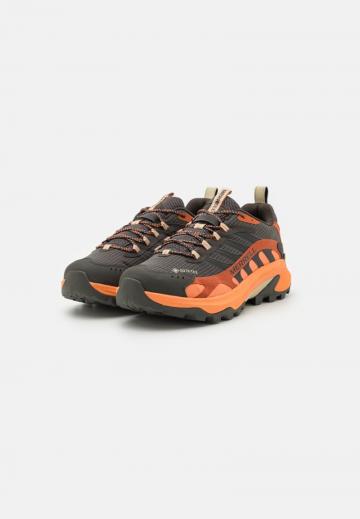 Походные кроссовки