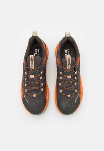 Походные кроссовки