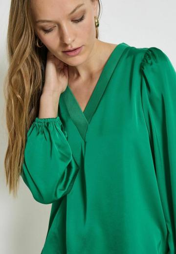 Атласная блузка