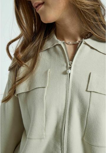 Куртка с накладнымит карманами