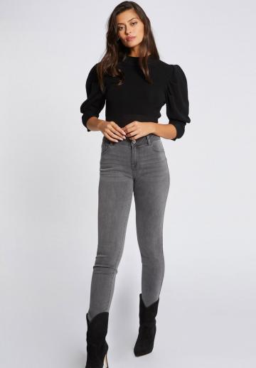 Узкие джинсы