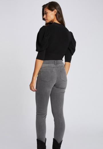 Узкие джинсы