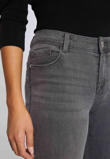 Узкие джинсы