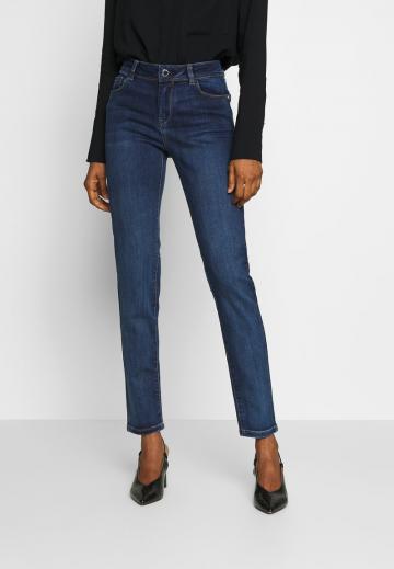 Узкие джинсы