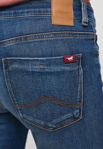 Узкие джинсы