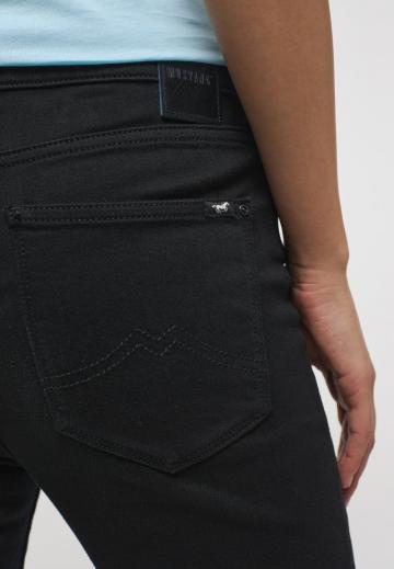 Узкие джинсы