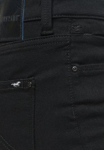 Узкие джинсы