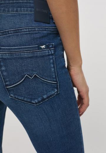 Узкие джинсы