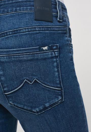 Узкие джинсы