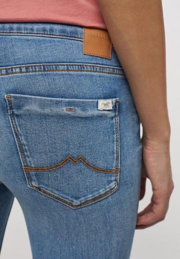 Узкие джинсы