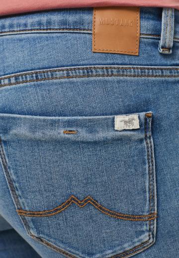 Узкие джинсы