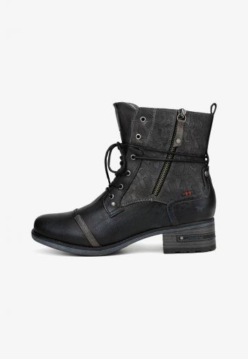 Ботинки на шнуровке