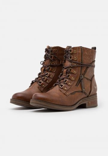 Ботинки на шнуровке