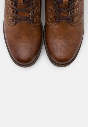 Ботинки на шнуровке