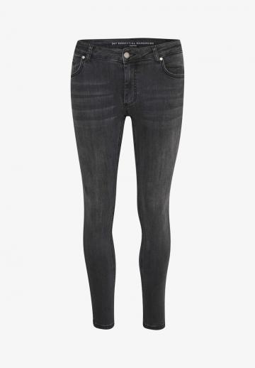 Короткие джинсы