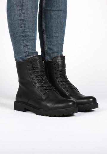 Ботинки на шнуровке
