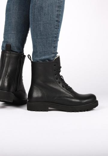 Ботинки на шнуровке