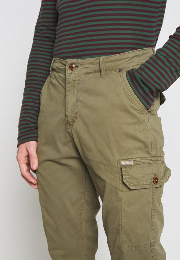 Брюки с накладными карманами