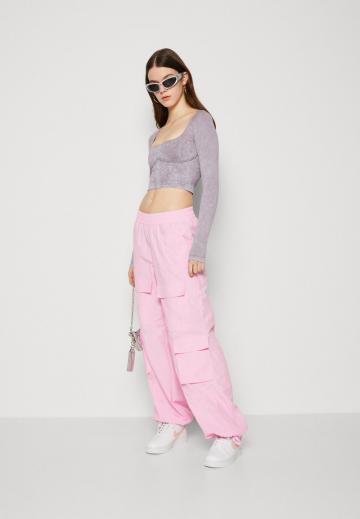 Брюки с накладными карманами