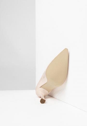 Туфли на высоком каблуке