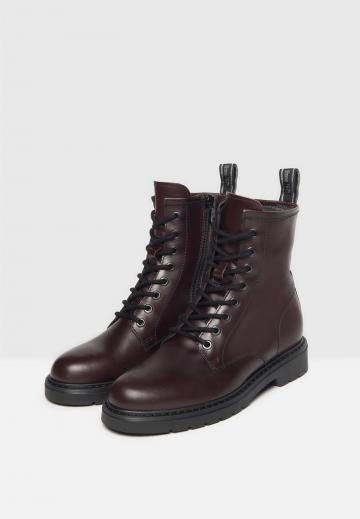 Ботинки на шнуровке