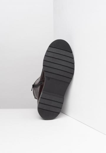 Ботинки на шнуровке