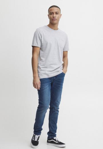 Узкие джинсы