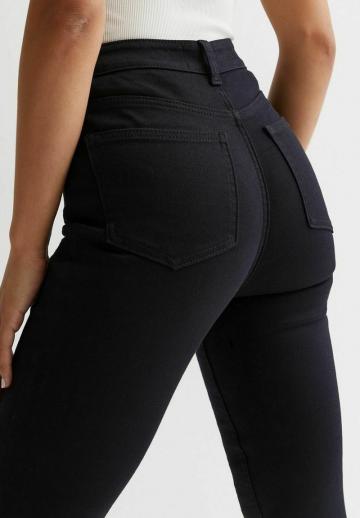 Узкие джинсы