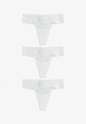 Трусы на бедрах