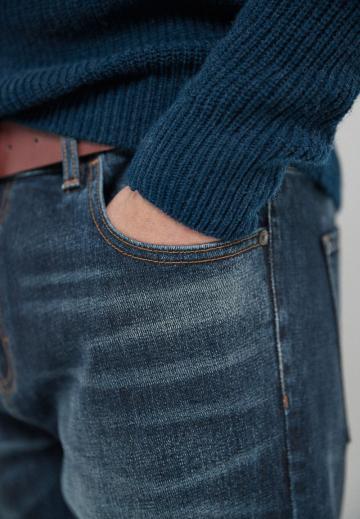 Прямые джинсы