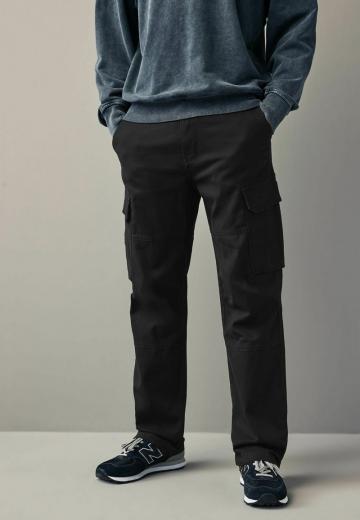 Брюки с накладными карманами