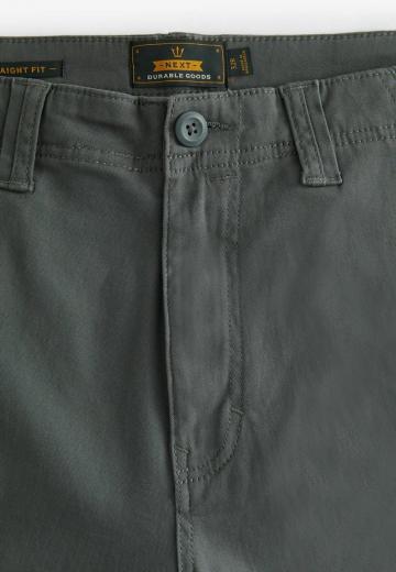 Брюки с накладными карманами