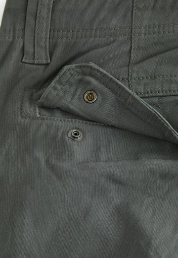 Брюки с накладными карманами