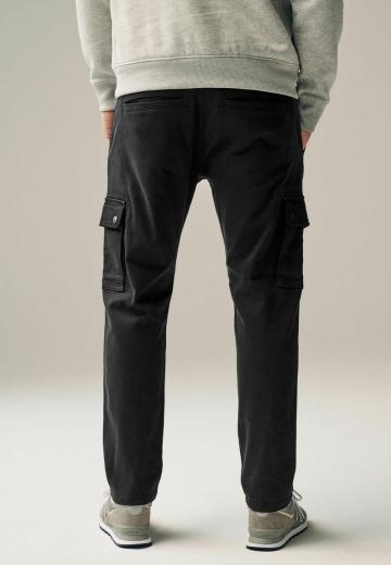 Брюки с накладными карманами