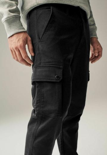 Брюки с накладными карманами