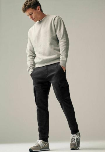 Брюки с накладными карманами