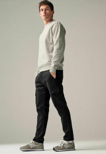 Брюки с накладными карманами