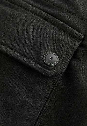 Брюки с накладными карманами