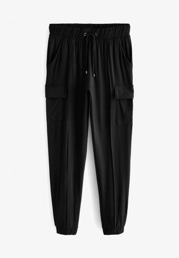 Брюки с накладными карманами