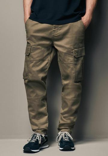 Брюки с накладными карманами