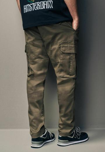 Брюки с накладными карманами