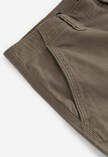 Брюки с накладными карманами