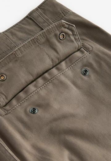 Брюки с накладными карманами