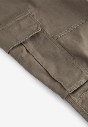 Брюки с накладными карманами