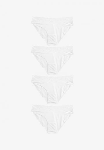 Трусы на бедрах