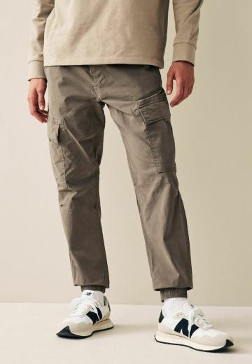 Брюки с накладными карманами