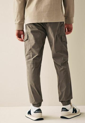 Брюки с накладными карманами