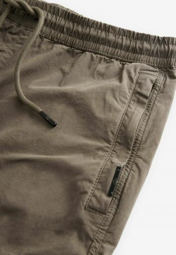 Брюки с накладными карманами