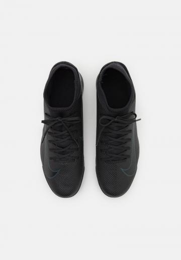 Футбольные бутсы